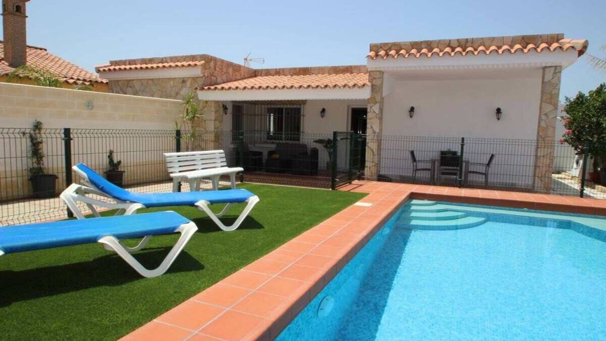 Conil de la Frontera House | Private Pool, near to beach Fuente del Gallo, barbecue terrace, free Wifi - casa Eugenia -