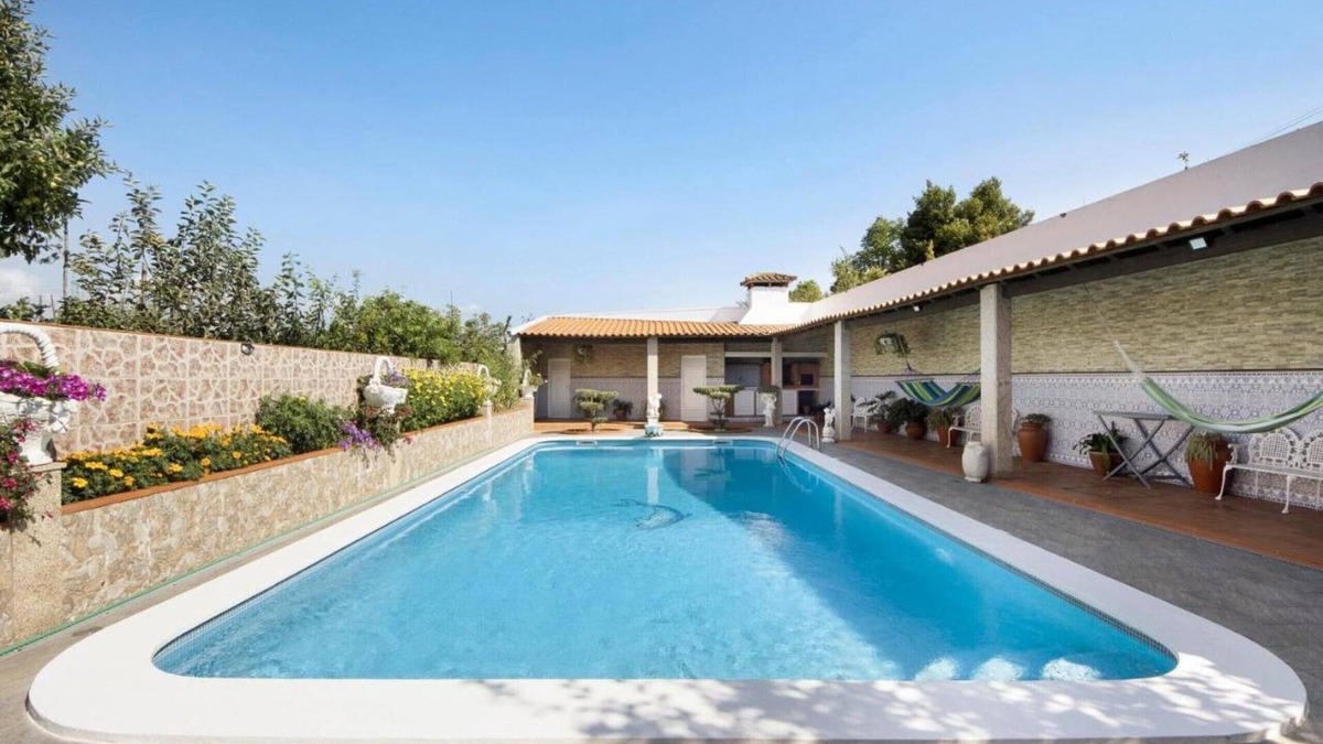 Oliveira De Azemeis Villa | Private Pool Villa 20min by Porto