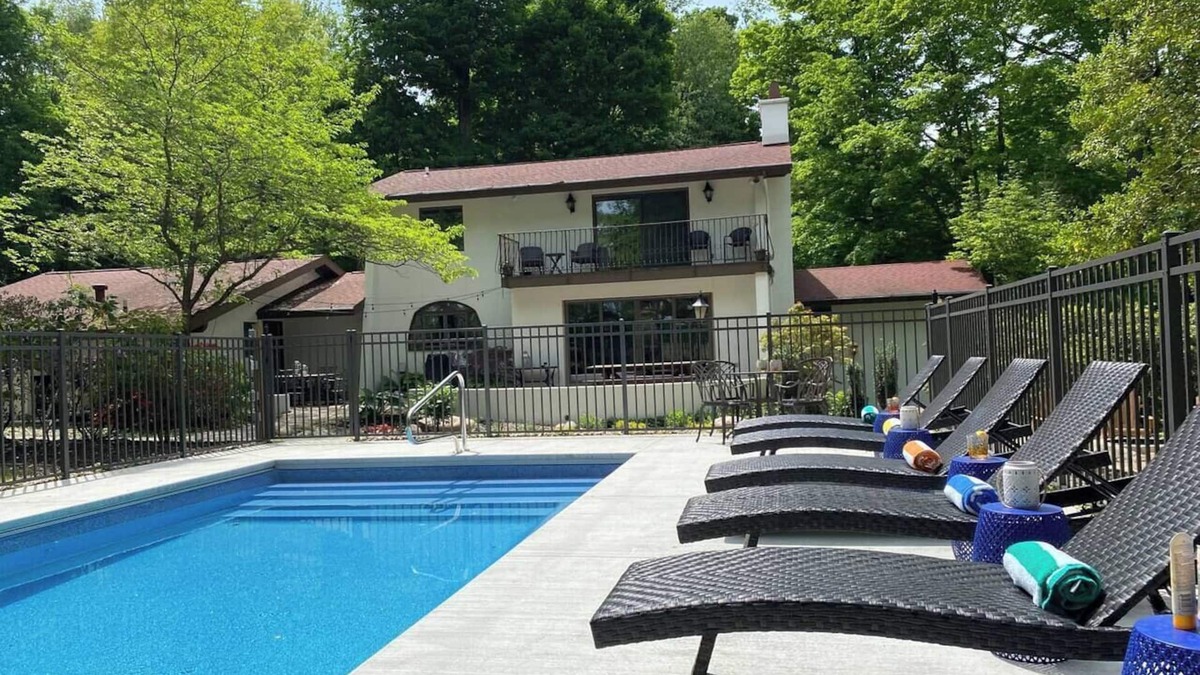 South Haven House | Private Pool 5 Minutes From Lake Michigan