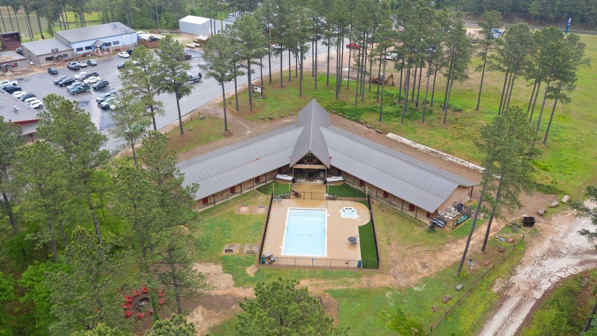 Broken Bow Cabin | Private Pool 8 Bedroom Luxury Lodge - Big Timber Lodge Tons Amenities and lodgin
