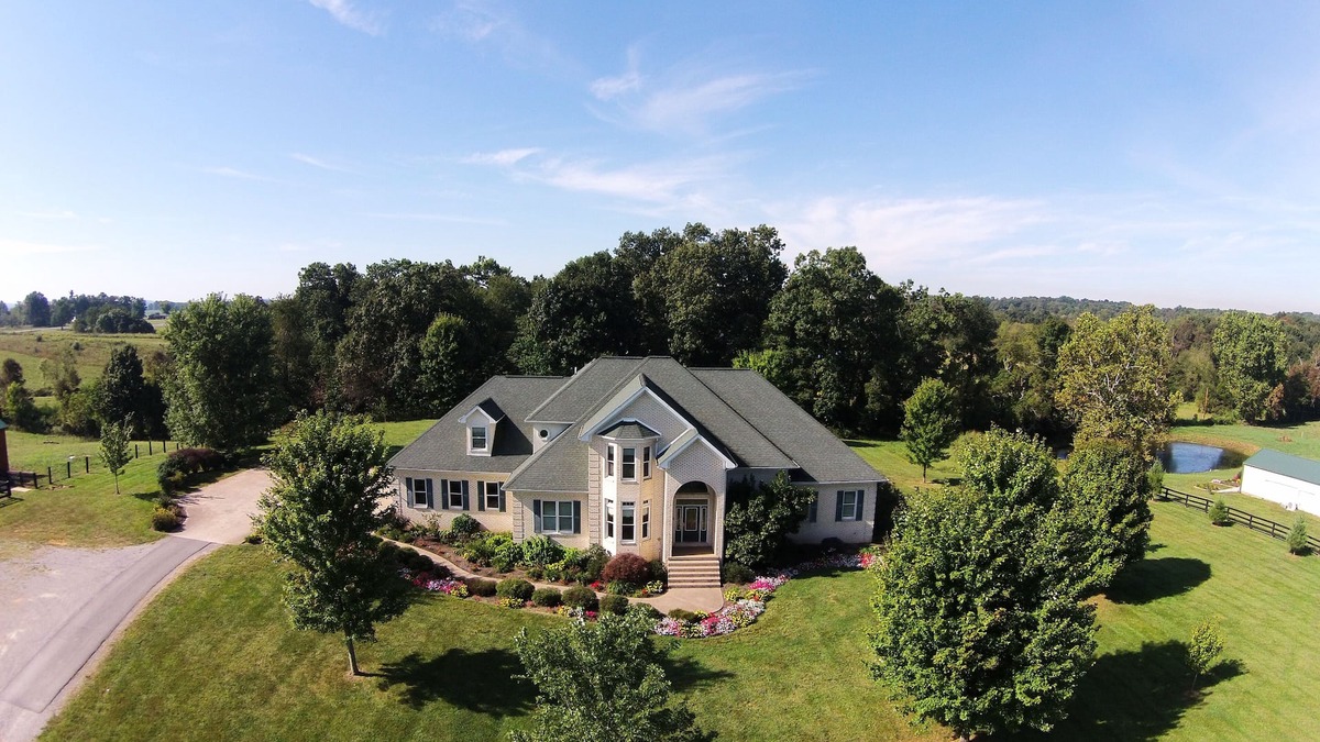 Brandenburg House | Private pool and fishing pond. Luxurious estate with 6 bedrooms and 6 bathrooms.