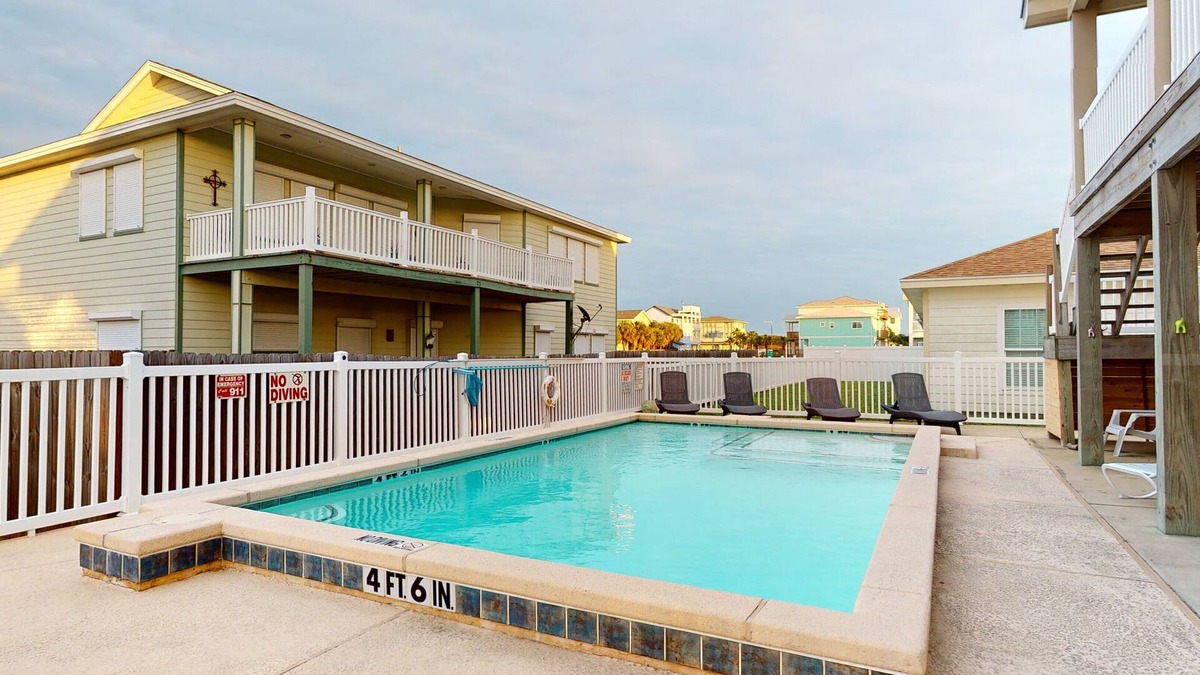Port Aransas House | Private Pool and Golf Cart Included, Parking for 5