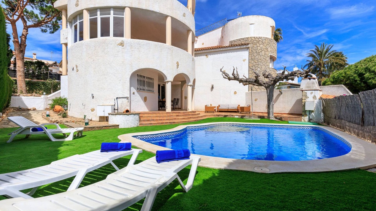 Miami Platja Villa | Private Pool · Barbecue · Wi-Fi · M308-086 VILLA POMER