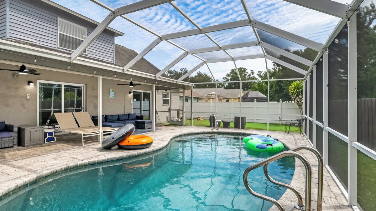 Clearwater House | Private Pool + Fire Pit + Mini Golf & Luxury Vibes
