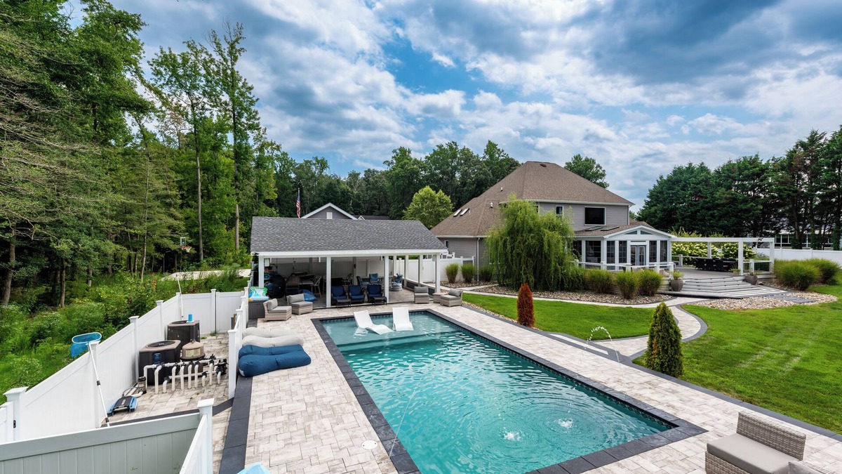 Lewes House | Private Pool Hot tub Fire Pit Beach House Sleeps 10