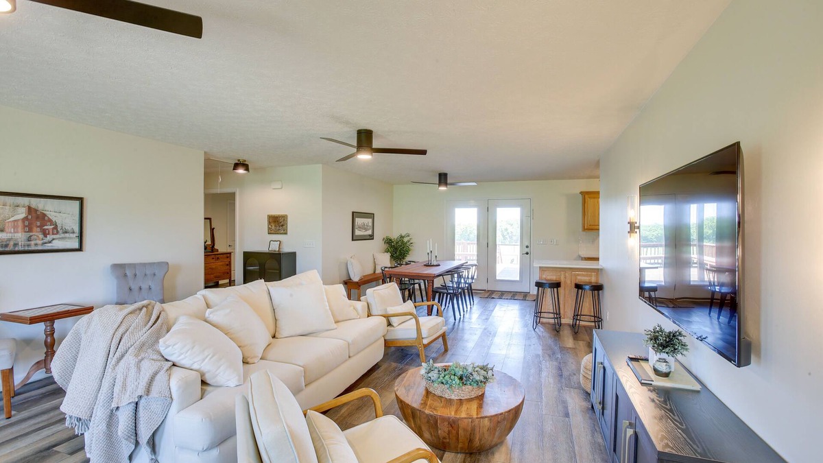 Cedar Hill House | Private Pool & Hot Tub: Expansive Cedar Hill Home