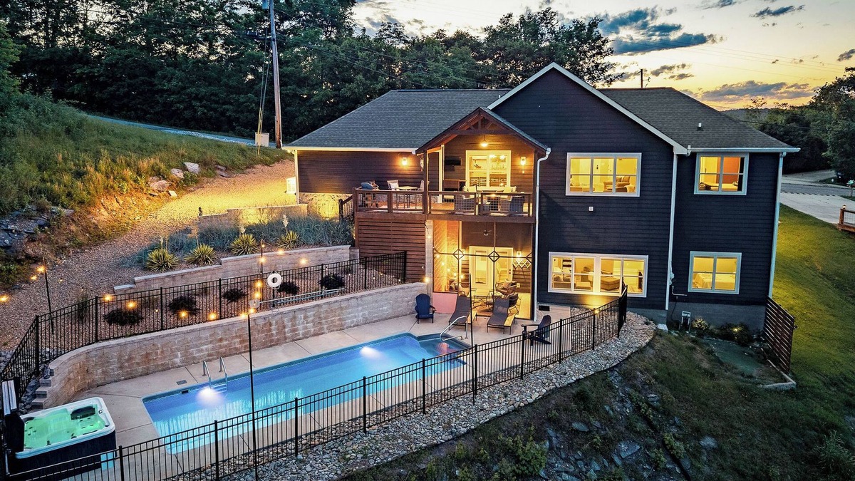 Smithville House | Private POOL | Hot Tub | Lake Views | Game Room