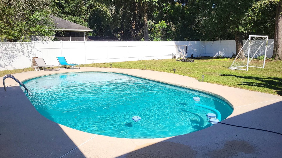 Putnam Hall Villa | Private pool in a spacious 3/2 NORTH FL home.