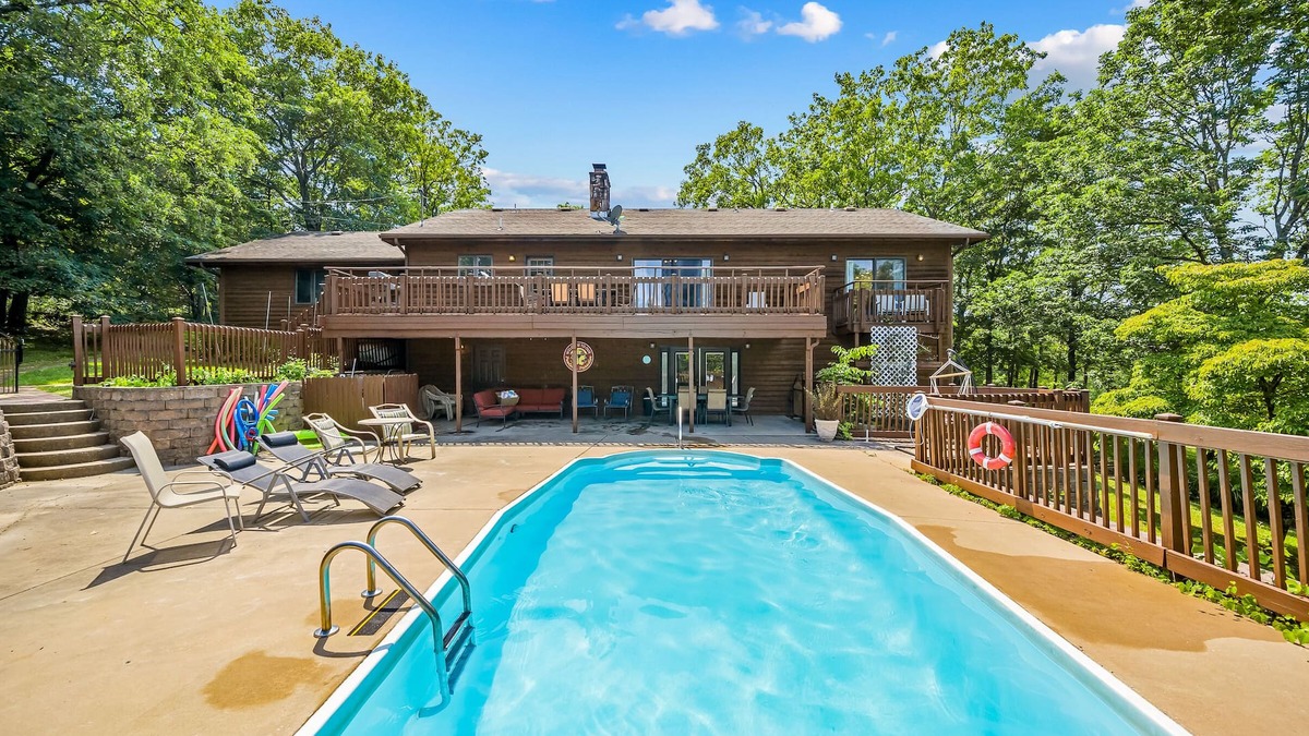 Branson House | Private Pool, On its own 2 acres, FirePit, Pinball