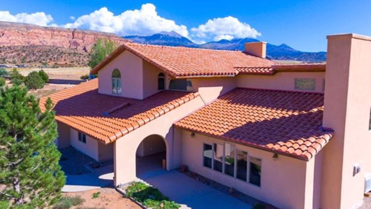 Moab South Valley House | Private Pool! Private Hot Tub! Trailer Parking! Fire Pits! All on 2 Acres!