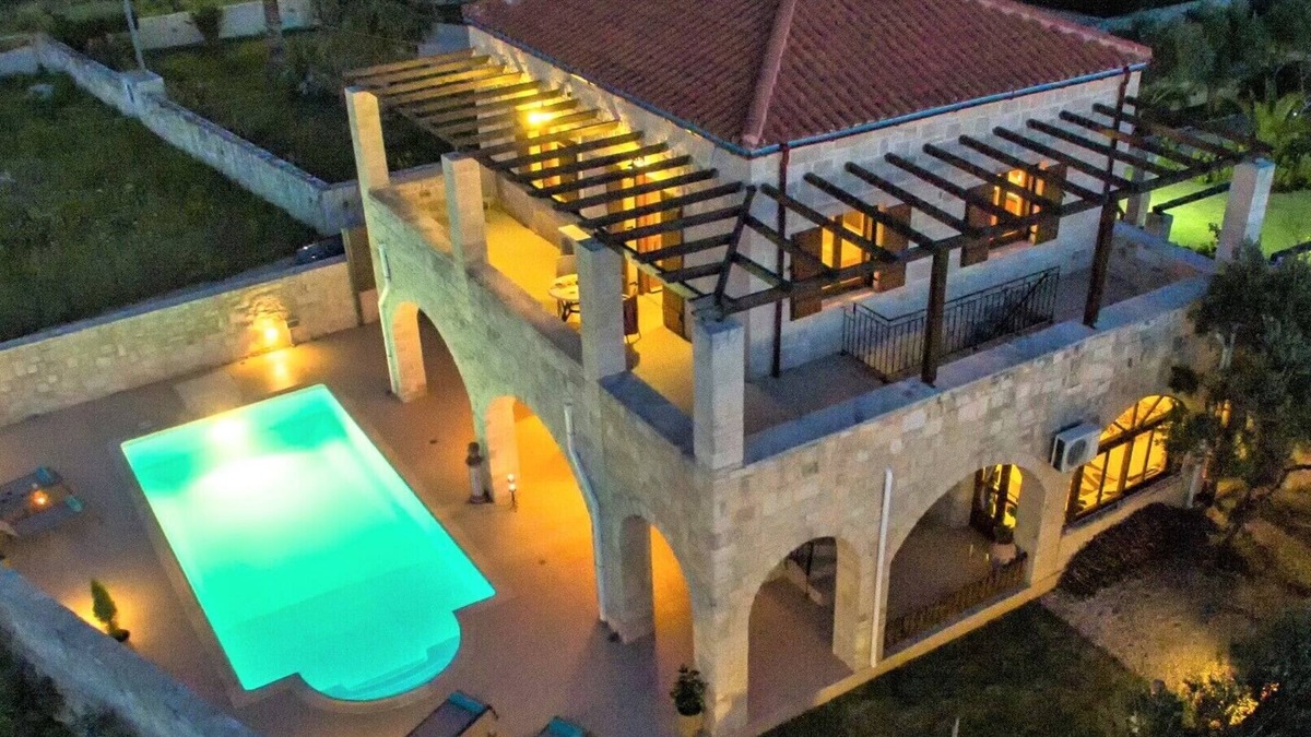 Tavronitis Villa | Private pool★ Stone Villa ★Walking diistance to Beach & Taverna & Supermarket