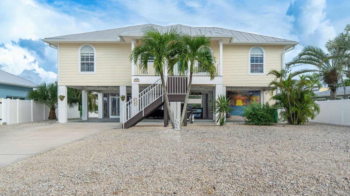 Mid Island House | ☀️Private Pool | Canal Front Home with Boat Dock | Beach Bound☀️