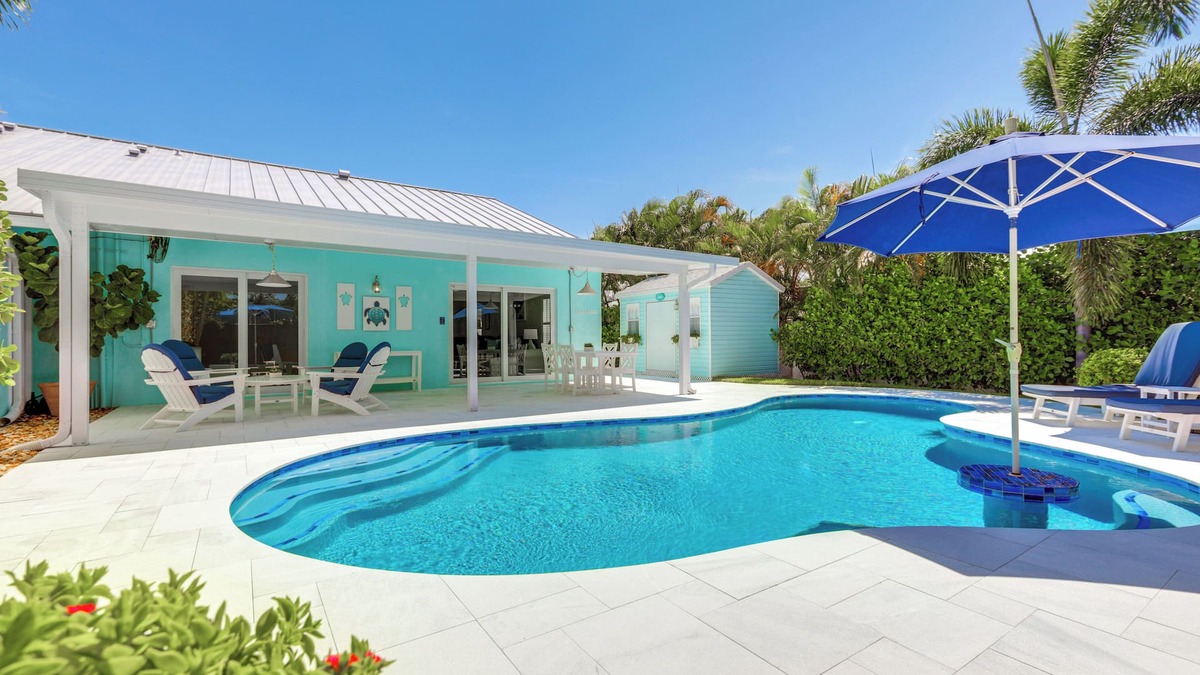 Juno Beach House | Private Pool + Backyard: Villa in North Palm Beach