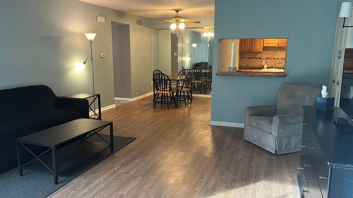 Northeast Philadelphia Condo | Private Quiet Apartment in Gated Community Close to River and Transportation