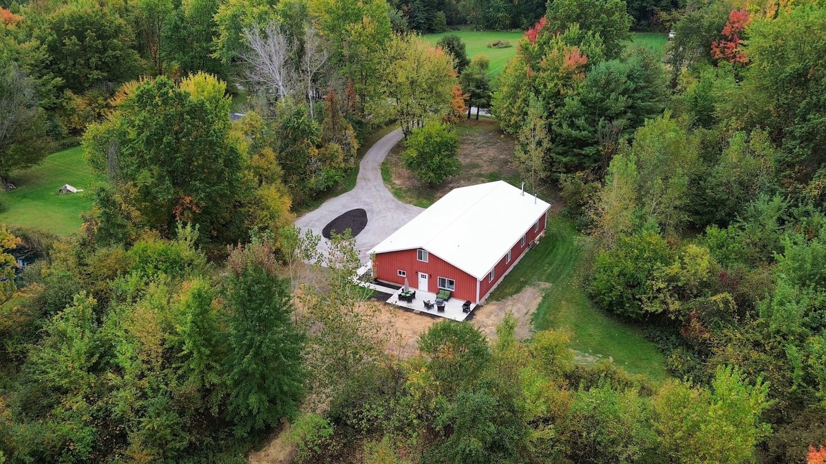 Johnstown House | Private & quiet bardominium in Johnstown with woods & trails. Prime location!