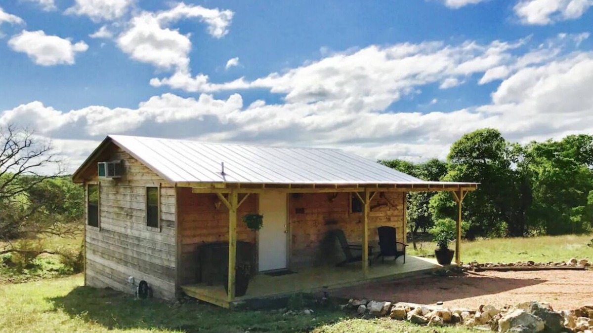 Fredericksburg Cabin | Private, quiet, rustic cabin. Minutes from Old Tunnel State Park