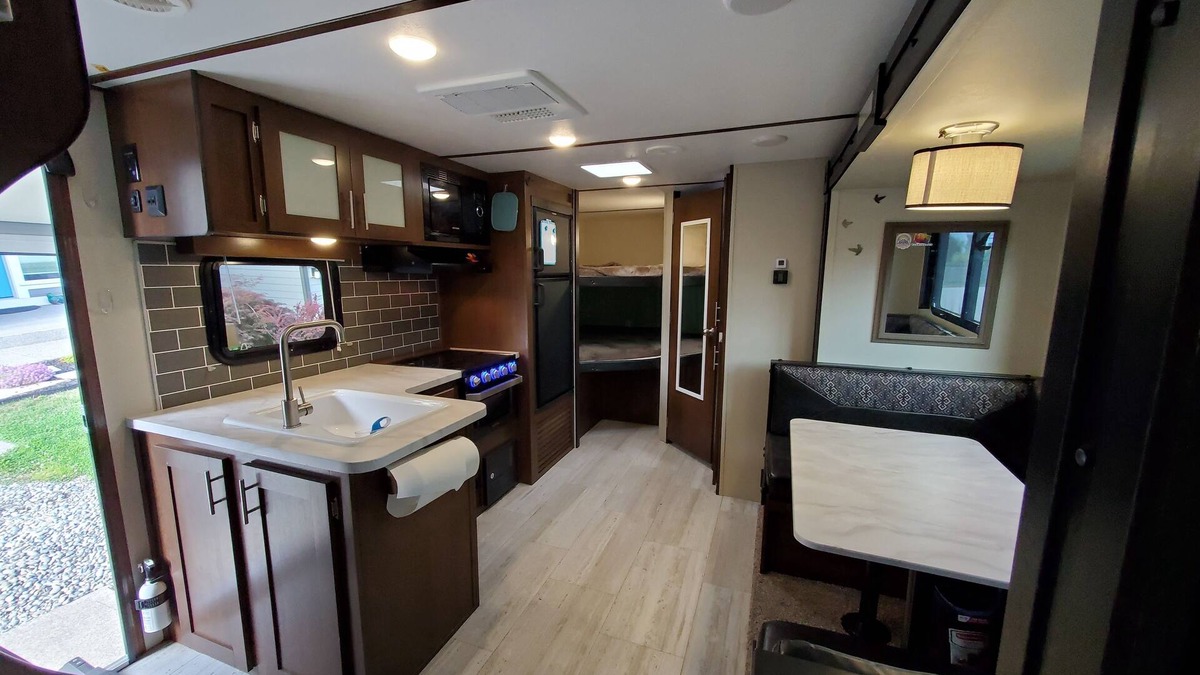Buckley House | Private, relaxing space 5 min to Bonney Lake or Buckley. Family & pet-friendly!