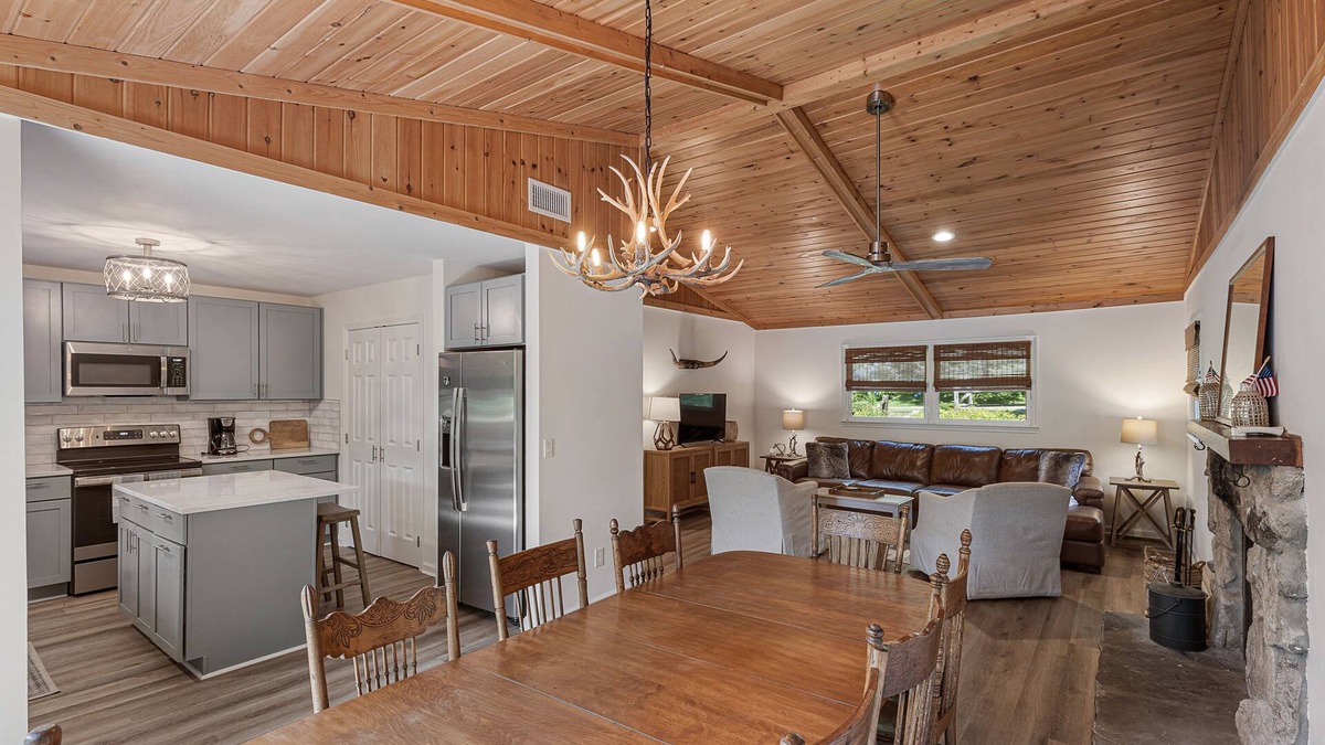 Highlands Hills House | Private Renovated home 1.5 Miles to downtown Highlands!