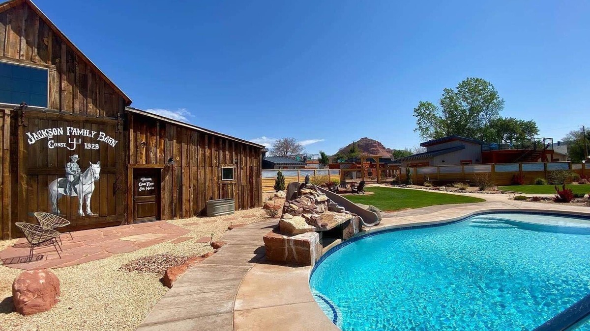 Kanab House | Private Resort near Zion National Park, Grand Canyon North Rim & Antelope Canyon