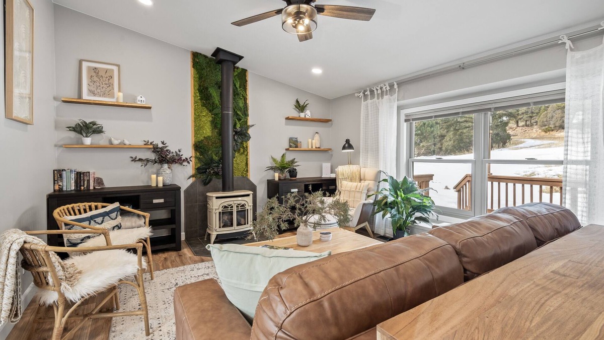 Bailey House | Private Retreat Hot Tub MTN Views Treehouse Hikes Pet Friendly WiFi200+ Games