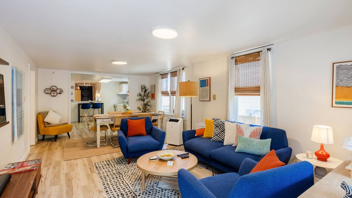 North Beacon Hill House | Private Retreat Near Seattle Port, Transit, Downtown & Stadiums! Free Parking