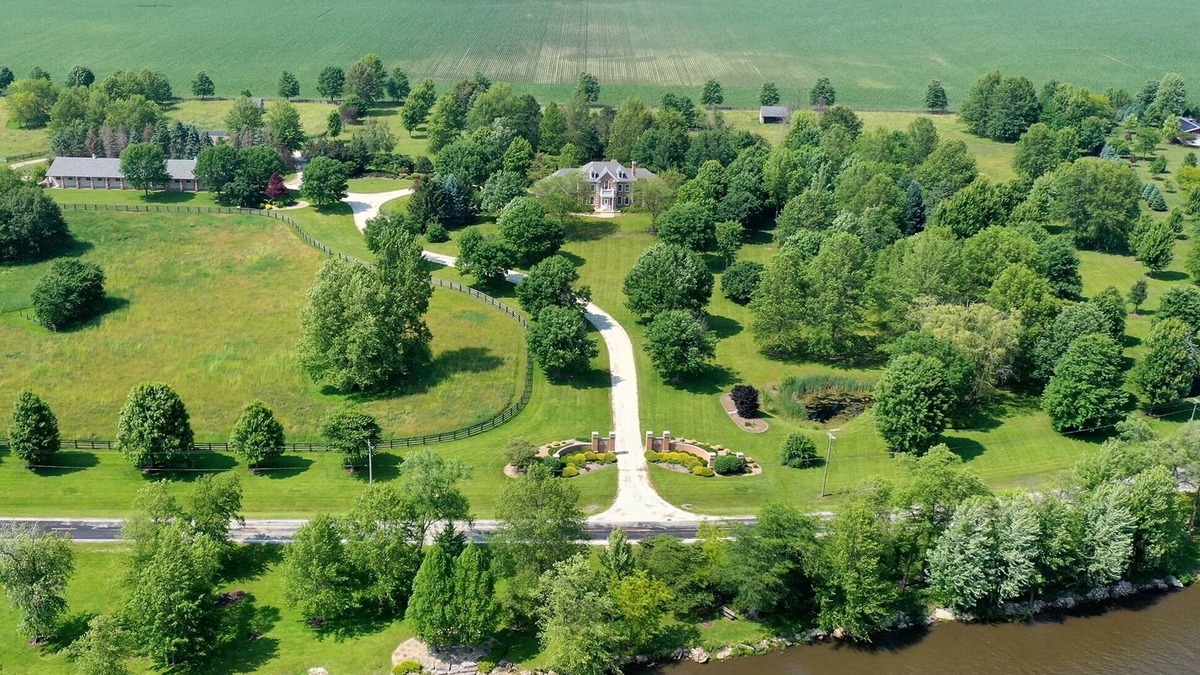 Kankakee House | Private Riverbank 27-acre Estate 1 hr from Chicago