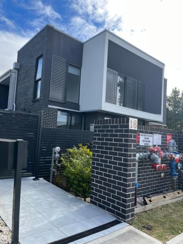 Girraween House | Private Room Available