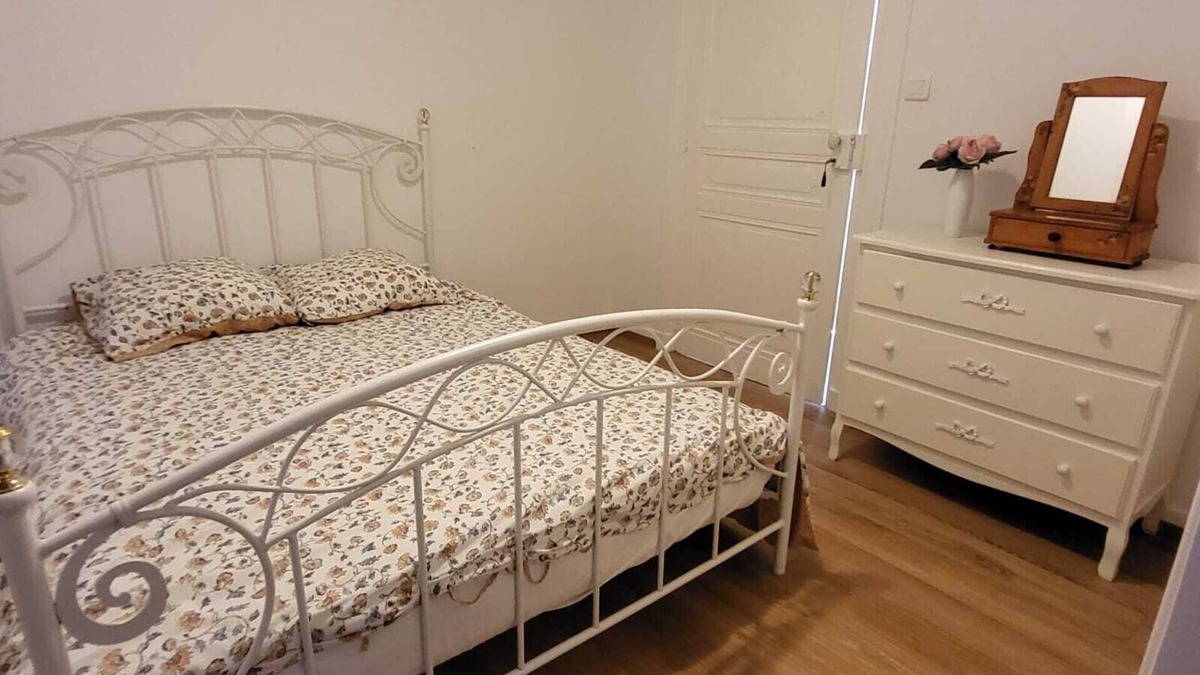 Saint-Just-d'Avray Bed & Breakfast | Private room on 3rd floor