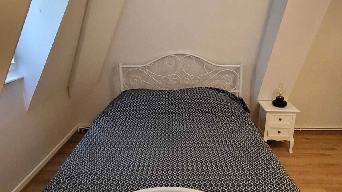Saint-Just-d'Avray Bed & Breakfast | Private room on 3rd floor