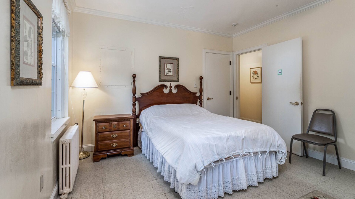 Lancaster House | Private Room in Grand Estate w/ Separate Entrance