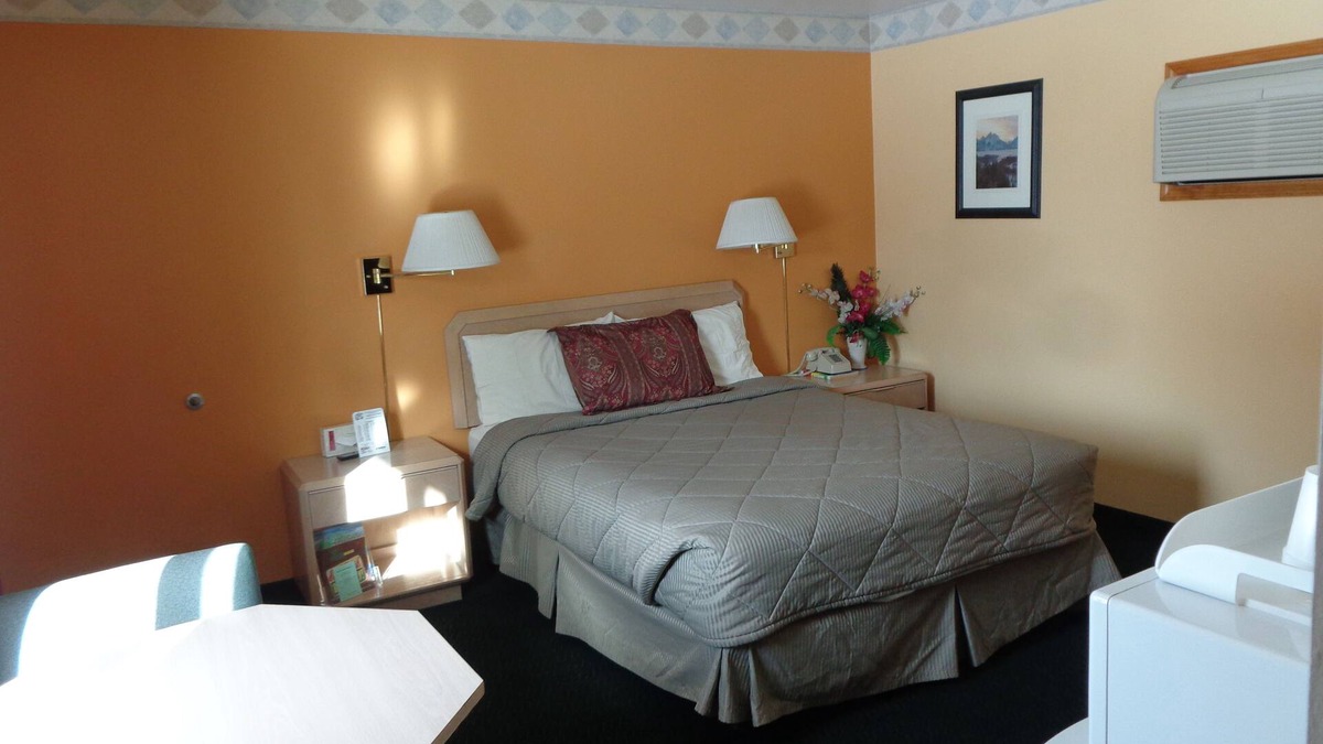 Gunnison Hotel | Private room near downtown