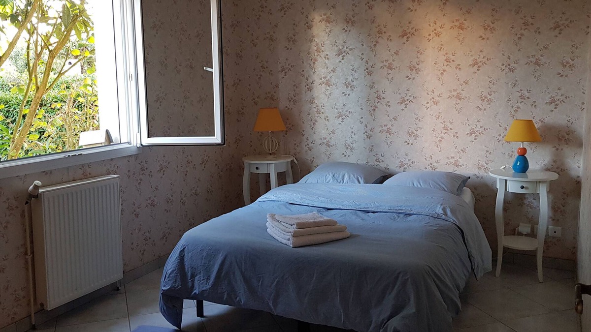 Saint-Herblain Bed & Breakfast | Private room with independent access, 2 pas Polyclinique, Zénith, 20min centreNantes