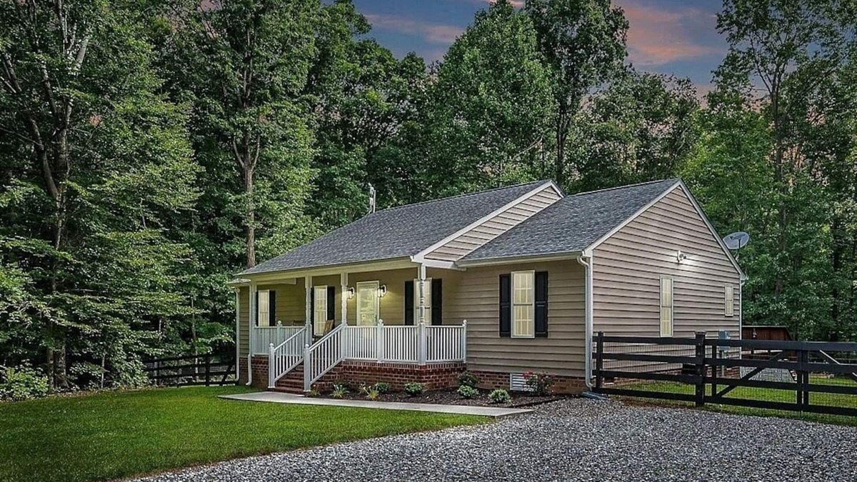 Acquinton House | Private Rural Retreat in Central King William County
