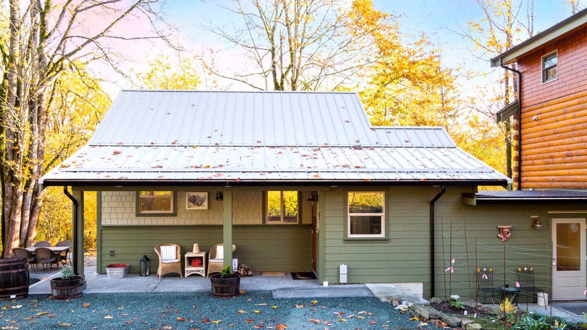 Chemainus Bed & Breakfast | Private rural vacation home stay in Stocking Creek Park, Cowichan Valley