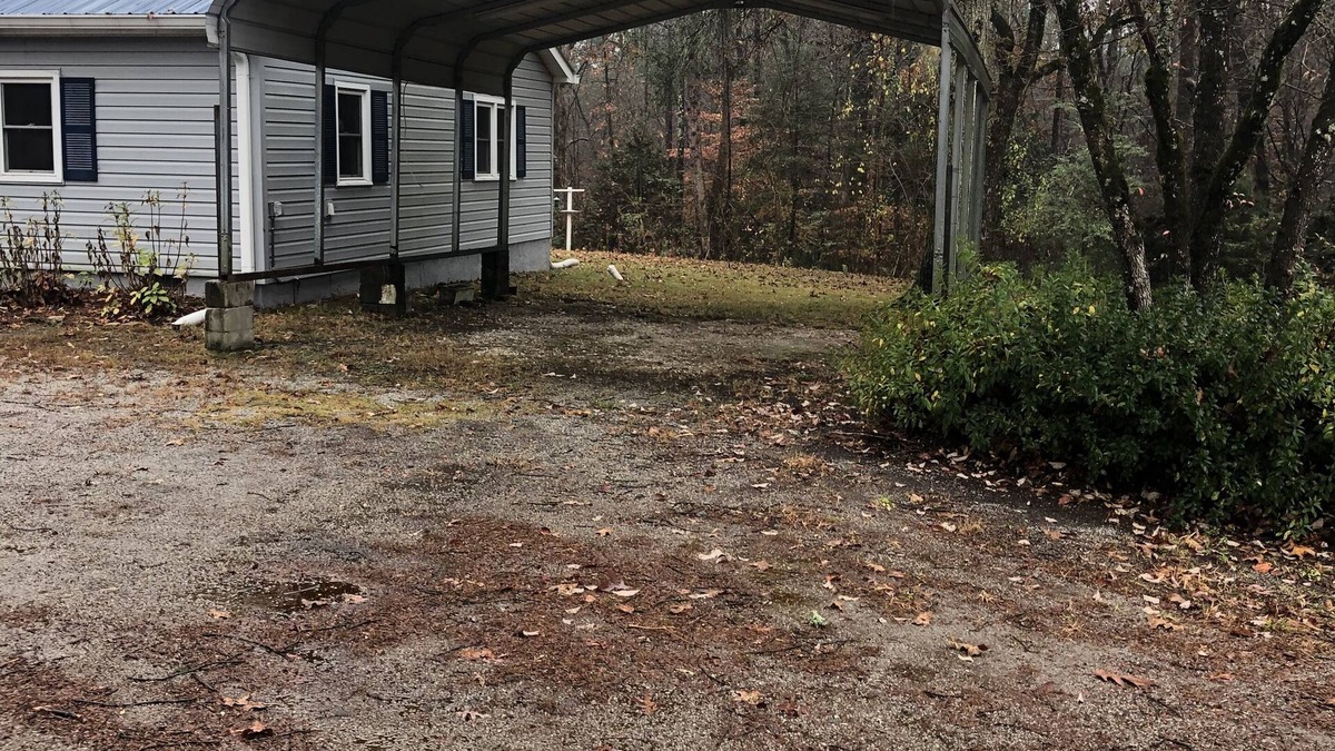 Salem RV Rental | Private RV Camping spot with plenty of room to stretch. Intimate and private.