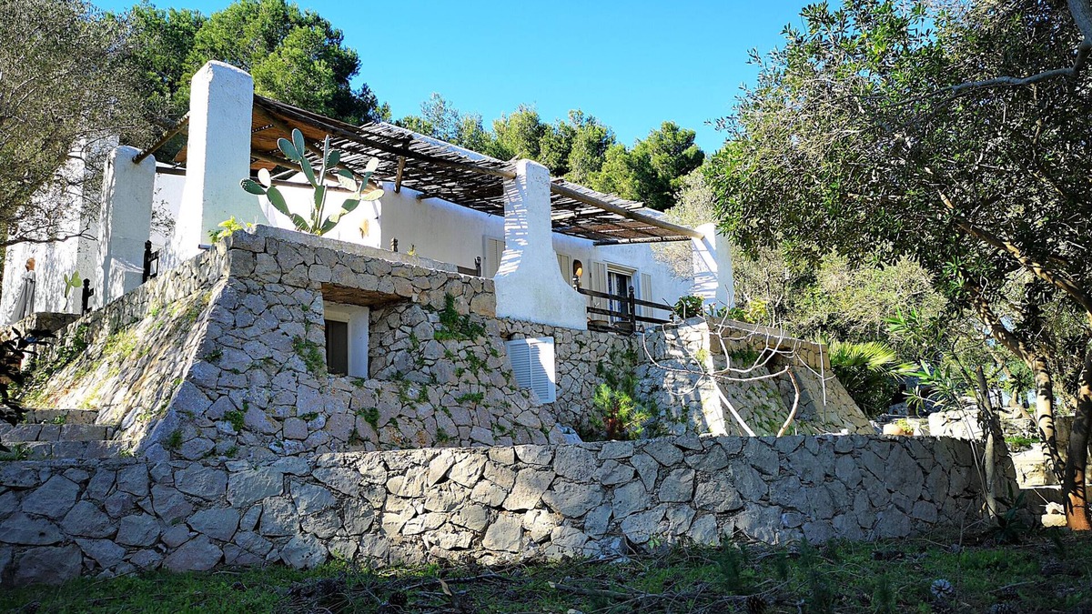 Castro Marina Ski Chalet | Private sea access garden house (house C)