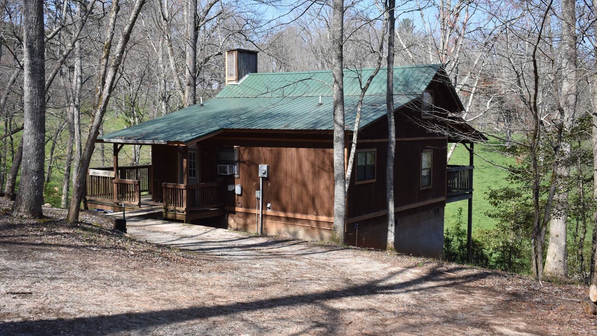 Blairsville Cabin | Private, Secluded, Relaxing Cabin. 012564nASK ABOUT WEDDING OPPORTUNITIES!