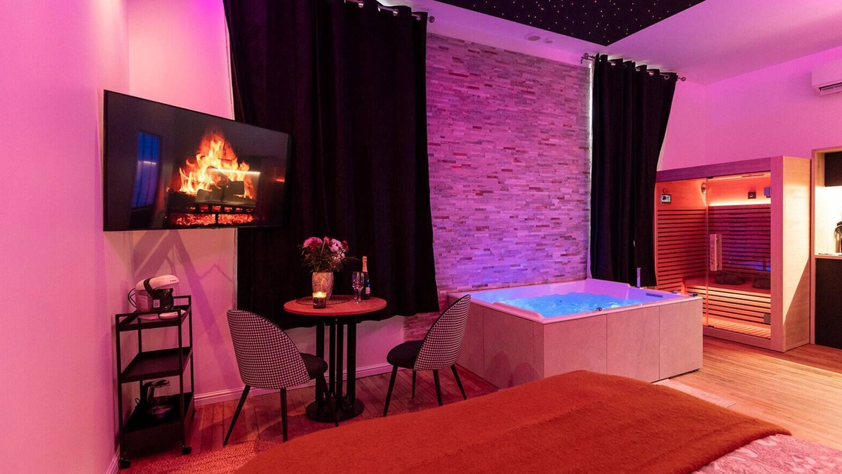 Faubourg North Apartment | Private Spa flat in the heart of Dijon
