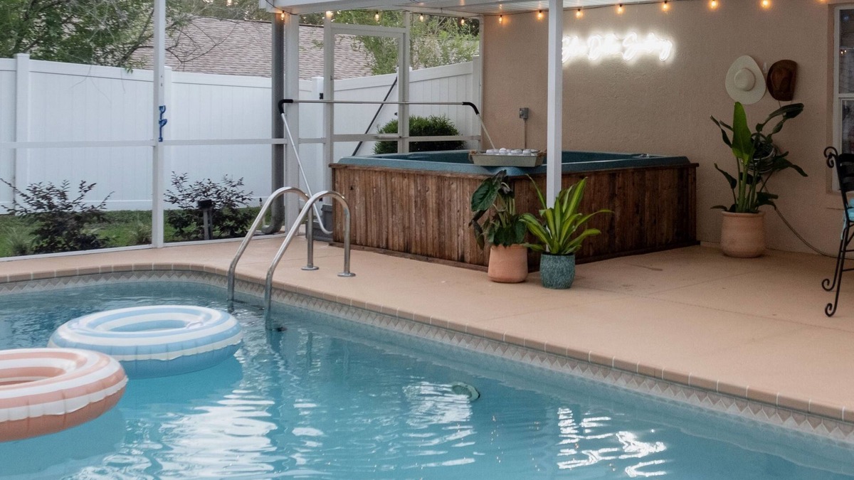 Citrus Springs House | Private Spa/Heated Pool! Firepit, Pool/Game Tables-Near Crystal & Rainbow Rivers