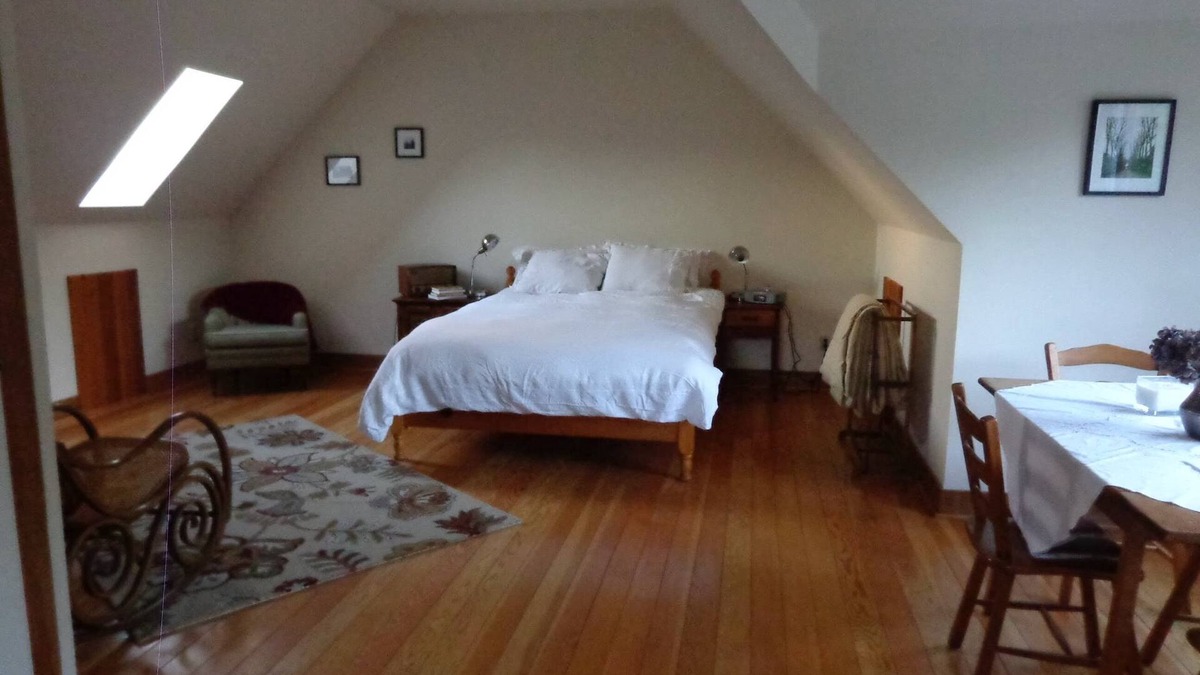 Otter Point Apartment | Private Spacious Loft Studio Close to Gordon’s Beach