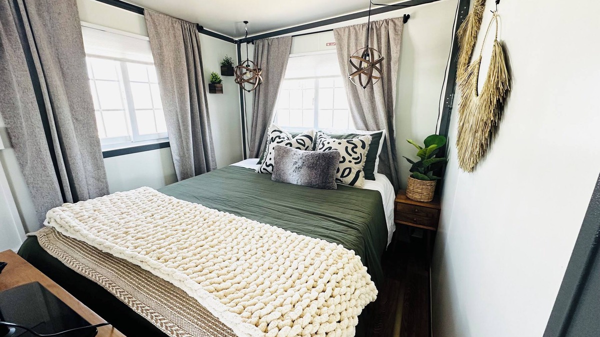 Pecos Apartment | Private, Spacious Studio BoxHouse with Office: Queen Bed with Office