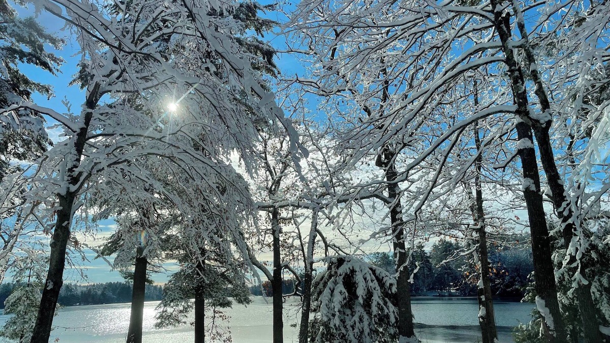 Kents Hill House | Private, Spacious, Sunlit Lakehouse near quiet mountain trails