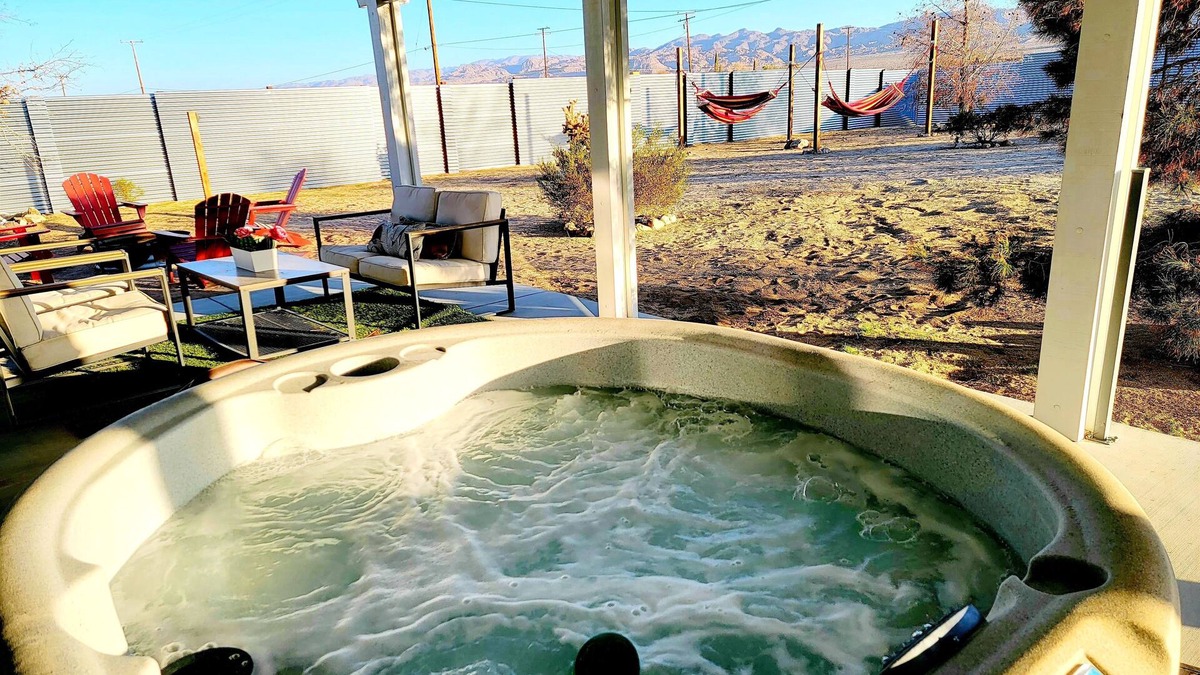 Joshua Tree House | Private stargazing retreat with Firepit/Views/Spa/King bed