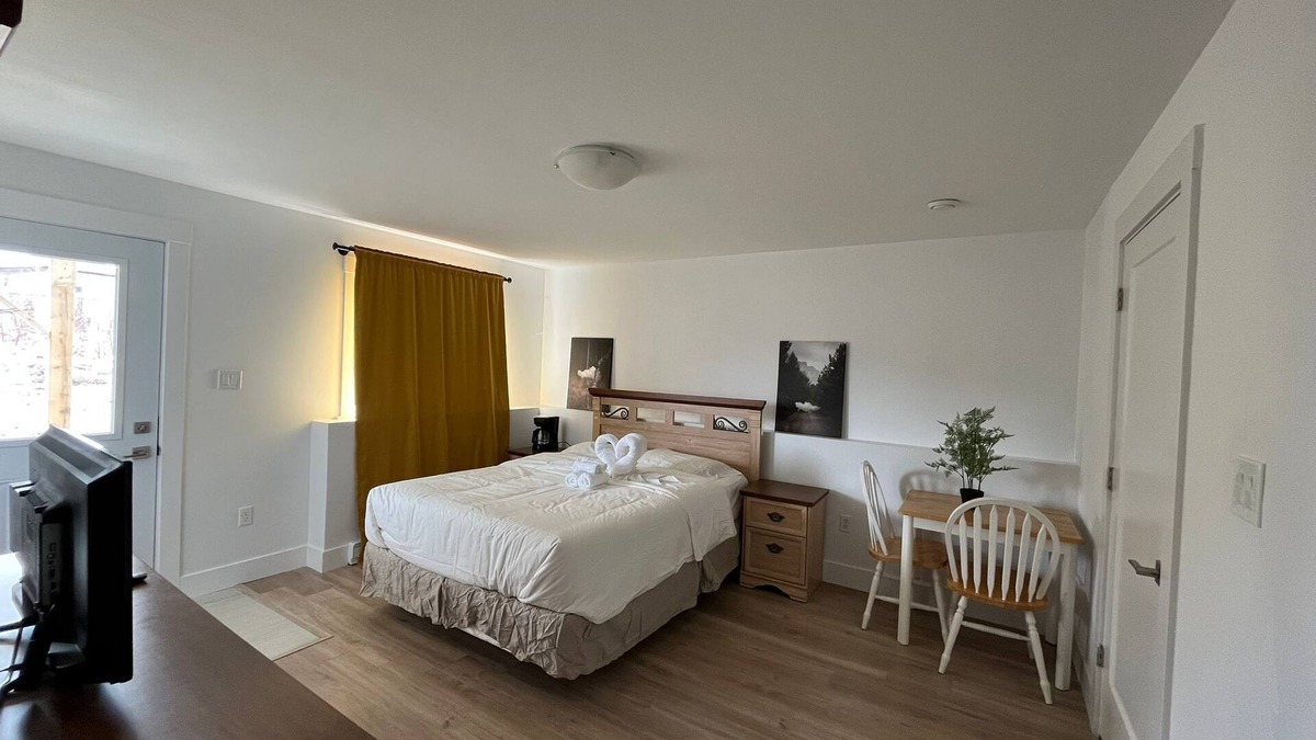 Halifax Bed & Breakfast | Private stay at Halifax (Private entrance)