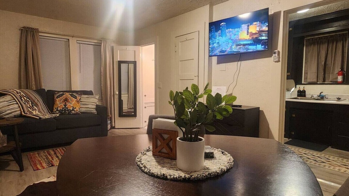 San Angelo House | Private Studio: Cozy & Efficient