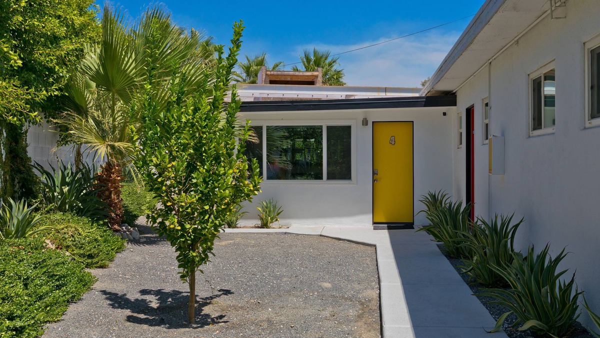 Racquet Club West Apartment | Private Studio in Neon Oasis Compound #4