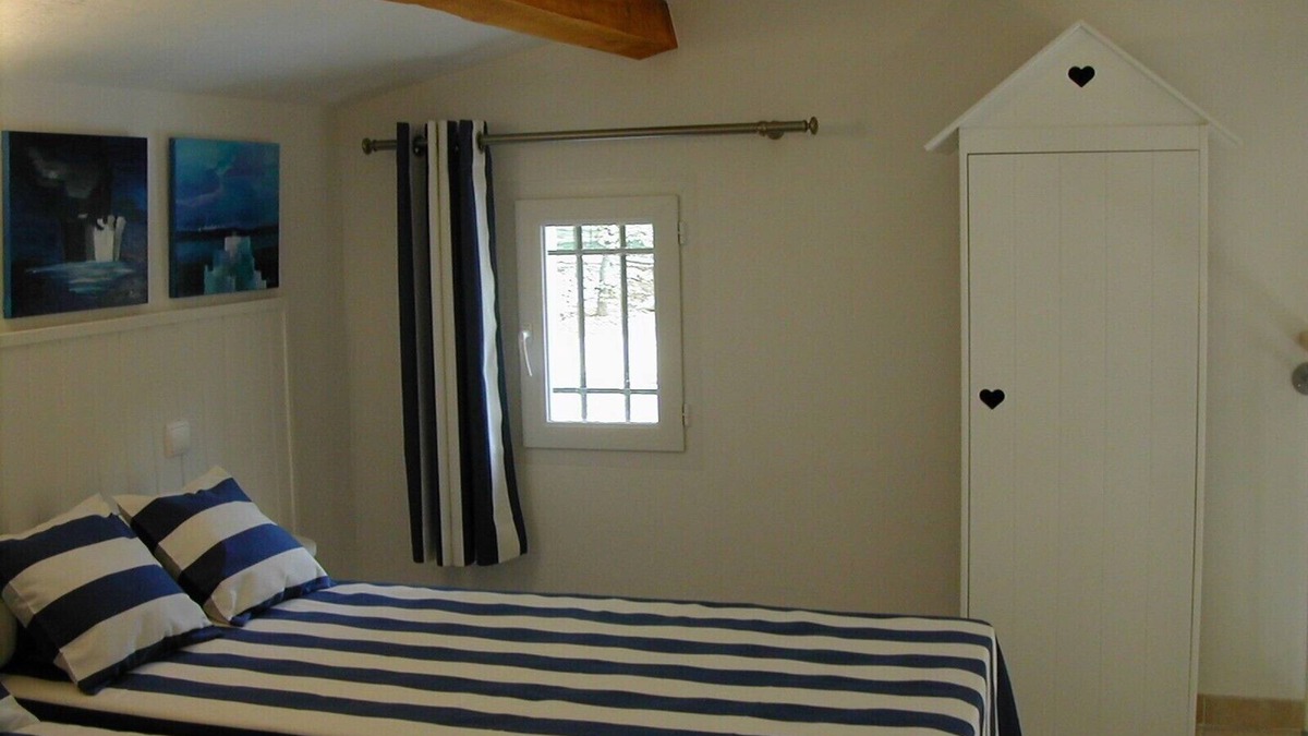 Seillans Apartment | Private Studio Provencal villa located in lush greenery for 2 people.