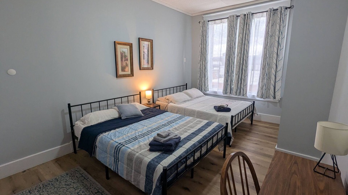 Robinson Apartment | Private Studio Room with Queen Bed