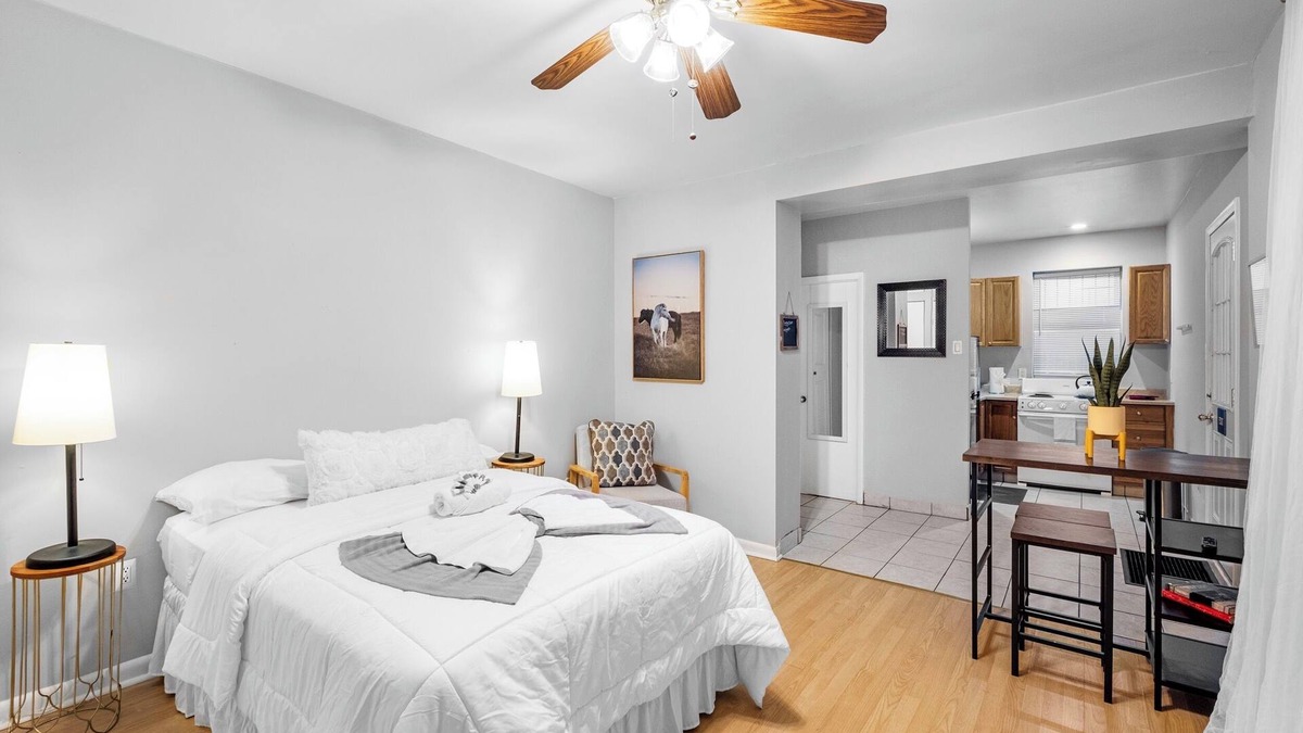 Graduate Hospital Apartment | Private Studio w/Cozy Yard