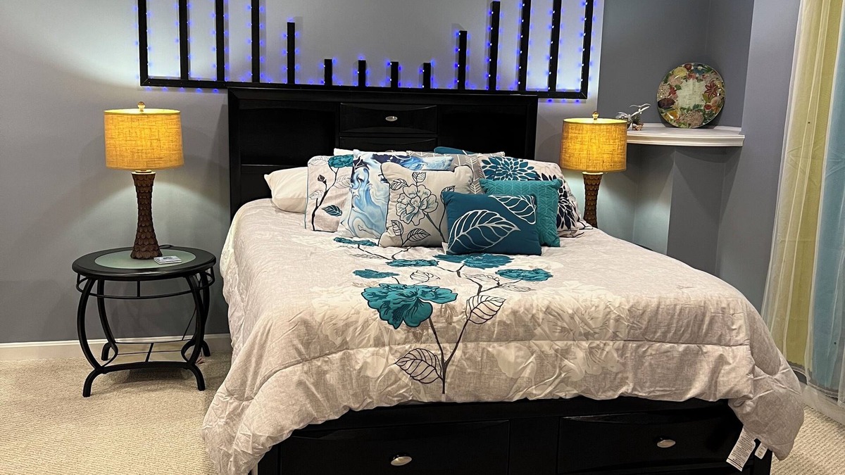 Tewksbury House | Private Suite 1 Queen bed, 1 Full bath,1 car parking